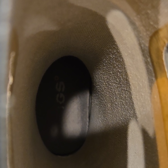 BOGS KID'S RAIN BOOTS WITH PIRATE PATTERN. SIZE 11. UNISEX. - Picture 10 of 12